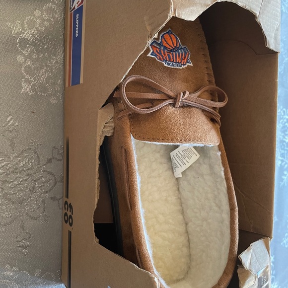 Men’s Slipper NY KNICKS NBA Size Small 7-8 - Picture 2 of 2